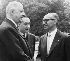 Arturo Frondizi se encuentra con el presidente de Francia, Charles De Gaulle