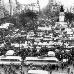 Manifestación frente al Congreso Nacional a favor de la libertad de enseñanza en 1958