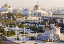 Vista del centro de Asjabad, capital de Turkmenistan. Shutterstock