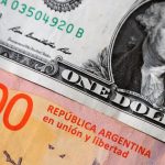 Se dice que hay atraso cambiario cuando el precio de los bienes y servicios de una economía está atrasado con respecto a los de un grupo de países en los cuales se realizan transacciones comerciales.