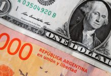 Se dice que hay atraso cambiario cuando el precio de los bienes y servicios de una economía está atrasado con respecto a los de un grupo de países en los cuales se realizan transacciones comerciales.