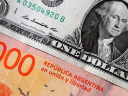 Se dice que hay atraso cambiario cuando el precio de los bienes y servicios de una economía está atrasado con respecto a los de un grupo de países en los cuales se realizan transacciones comerciales.